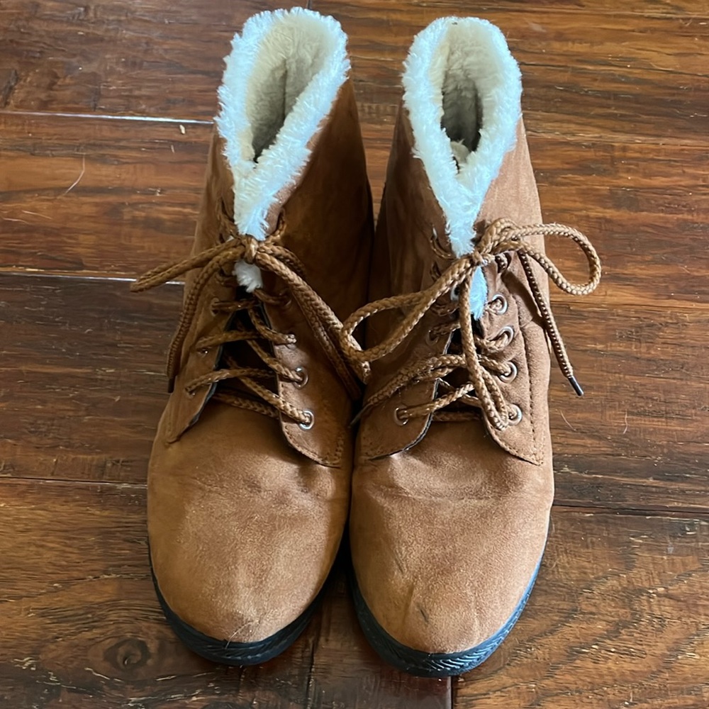 SQL Chestnut Brown Suede Faux Fur Lined Lace-Up Winter Boots. EU Size 40.